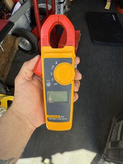 Fluke 323 Meter