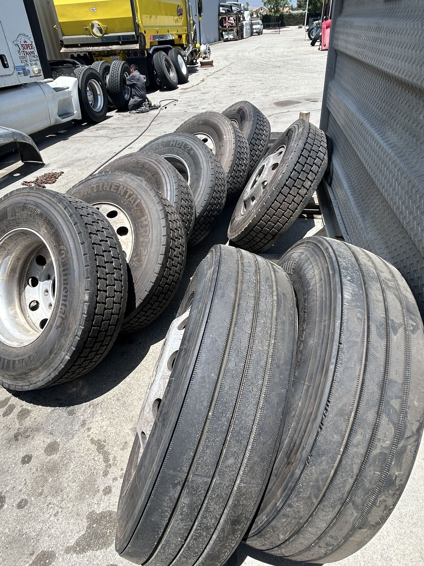 Peterbilt, Freightliner, Kenworth, International