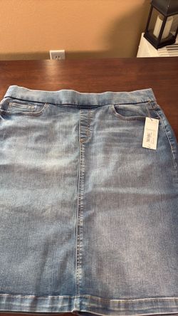 Brand new skirt $10 located in Riverside