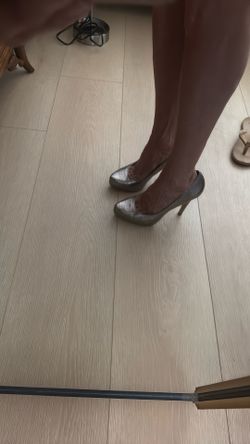 Vintage BCBG generation Gray Croc-Embossed Stiletto Heels