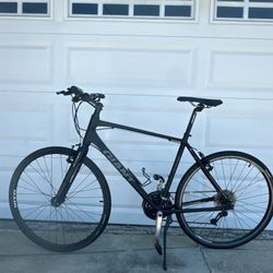 Giant Escape 2 Hybrid Bicycle - Size Large - Ready to Ride