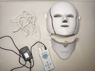 LED Esthetics Mask and Glo Multi
Light Therapy Face Mask