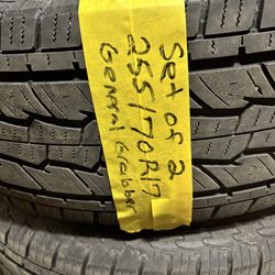 Set of 2 tires 255/70r17 general grabber good condition $100