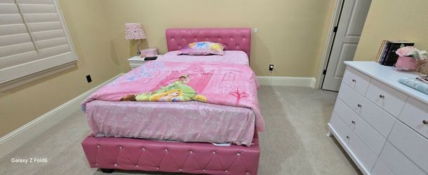 Full size bed