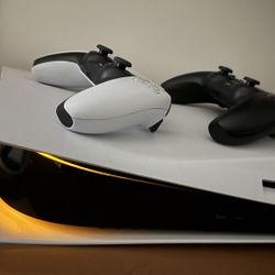 PS5 DISC 825GB + 2 controllers + 2 Games 