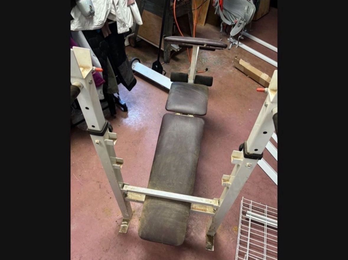 LOW PRICE MOVING- HEAVY DUTY WEIGHT BENCH