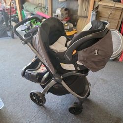 Chicco Bravo Stroller, Carseat and base 