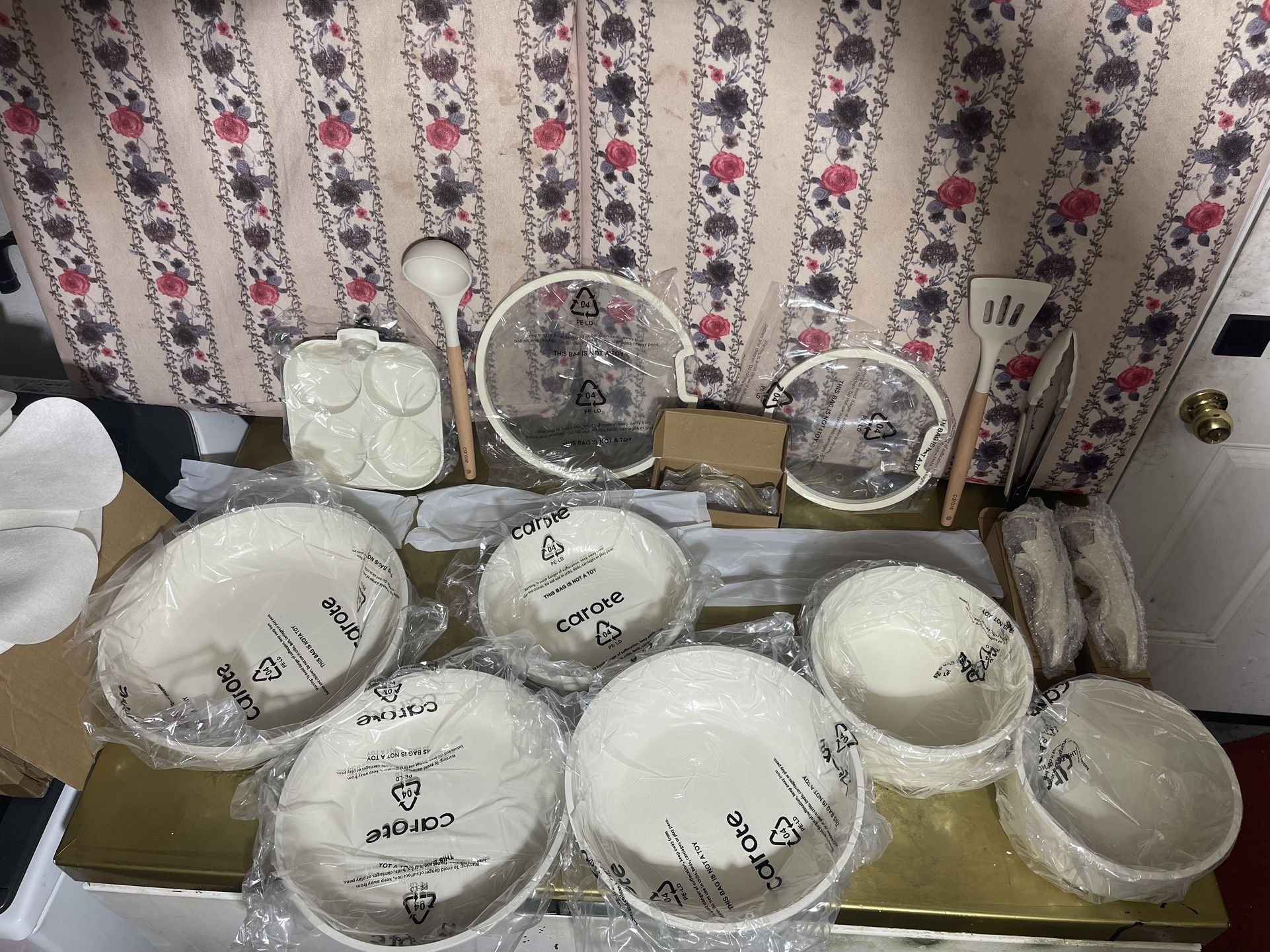 CAROTE Cookware Set (New in Box)