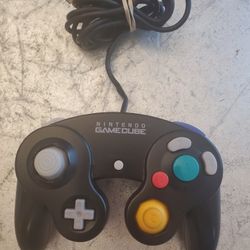 Nintendo Gamecube OEM controller read ad discription for condition

Works but some nicks in the cord, z button sticks
