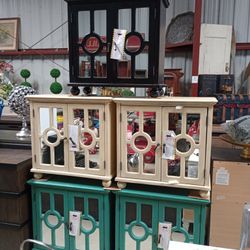 Dressers & Nightstands / Cajoneras Y Burós