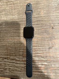 Apple Watch Series 5 Cellular and WiFi, charger, extra watch bands