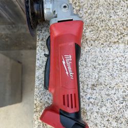 Milwaukee M18 Grinder
