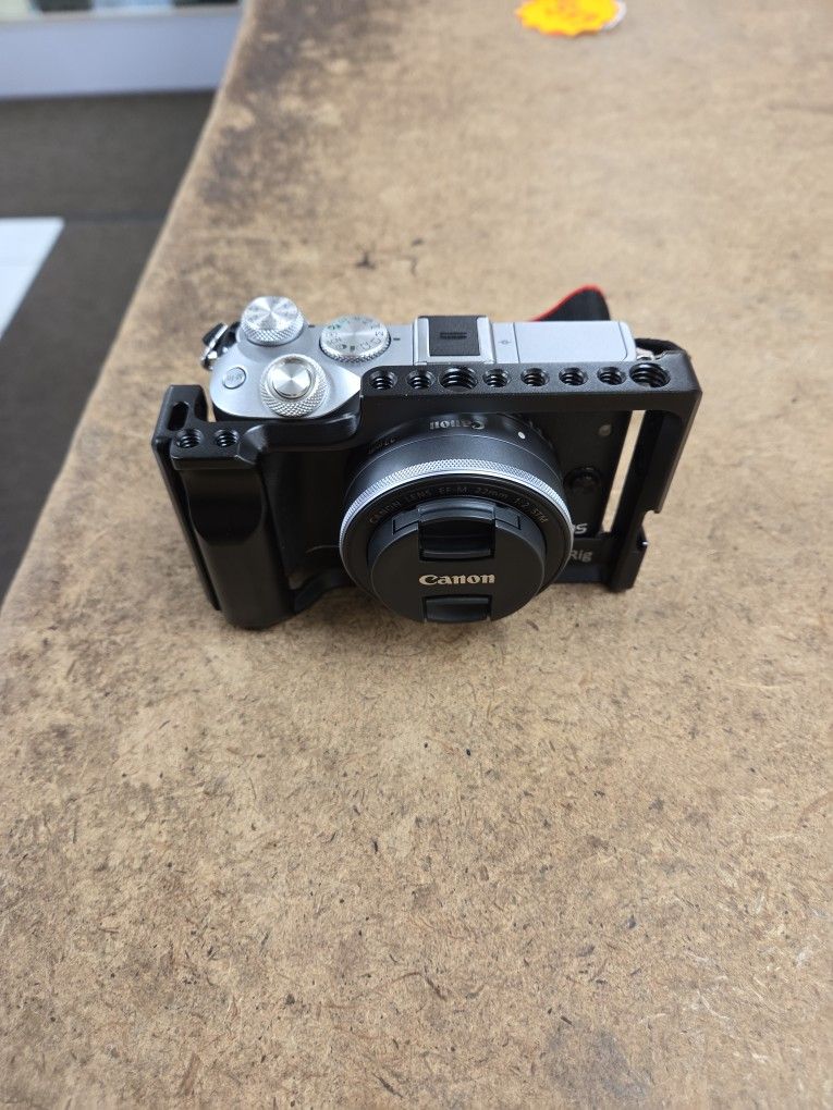 Canon EOS M6 Mirrorless Vloggin Camera