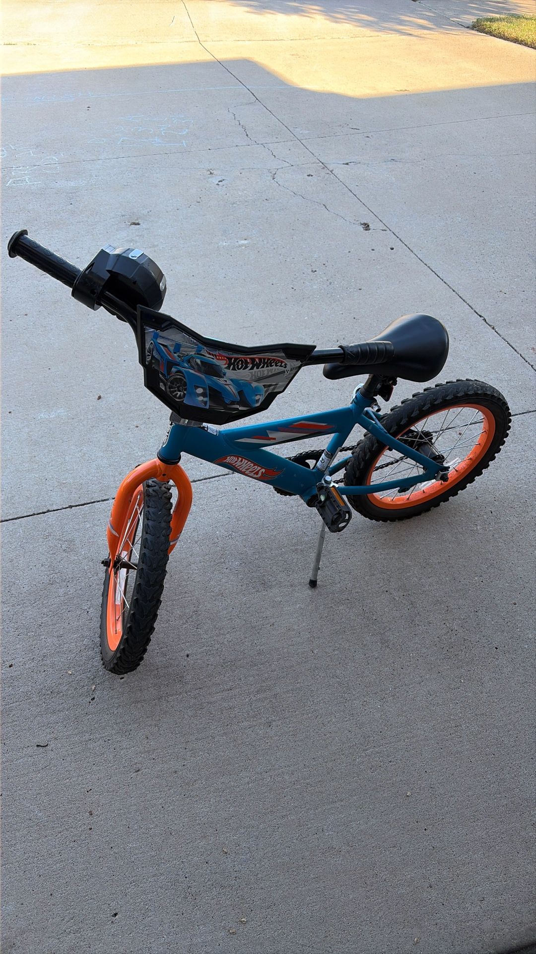 Hot Wheels Kids 16” Bike