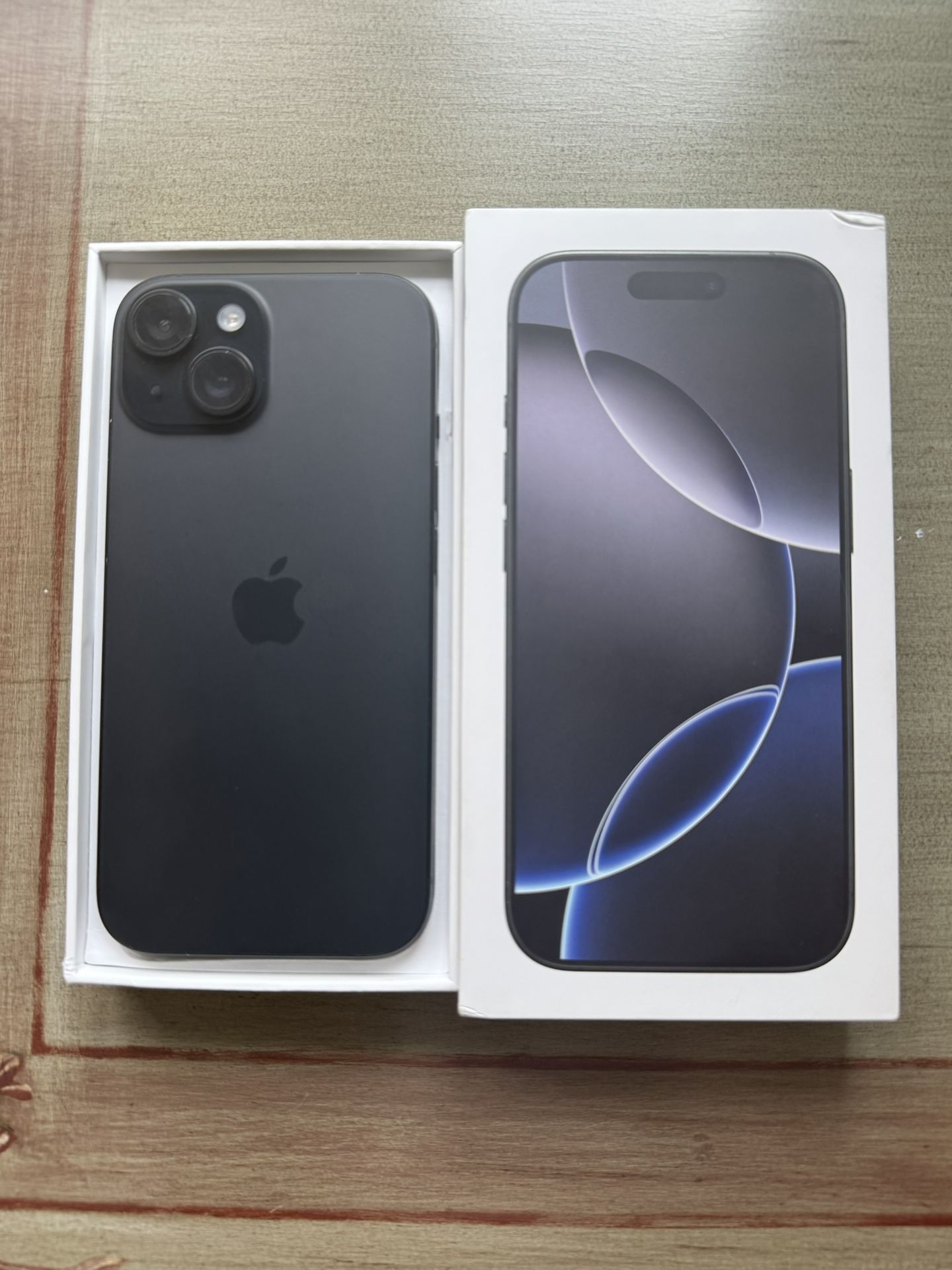 iPhone 15 - 128GB