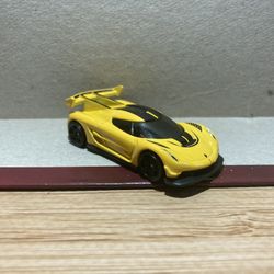 Hot Wheels Loose / 2020 Koenigsegg Jesko / Yellow