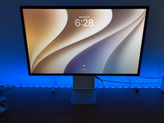 Apple Studio Display (2022) - Standard Glass - Tilt and Height Adjustable Stand