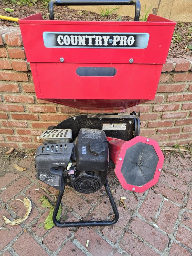 Wood Chipper / Mulcher Kohler 6.5 HP Gas Engine
