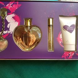 PERFUME BY VERA WANG GIFT SET- NEW IN BOX