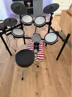 Electronic drum kit
