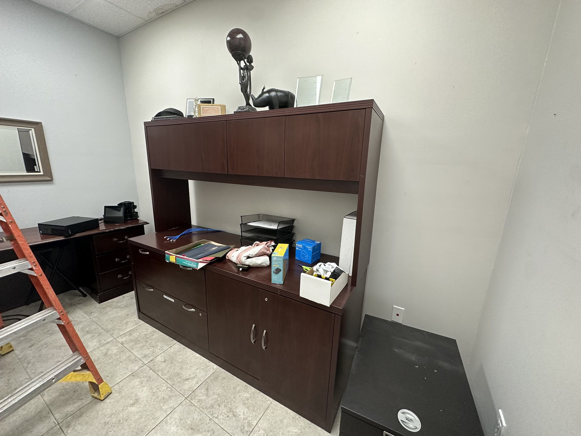 Office Desks And Furniture 