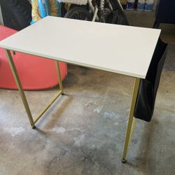 Cute & Simple Desk With Side Organizer
