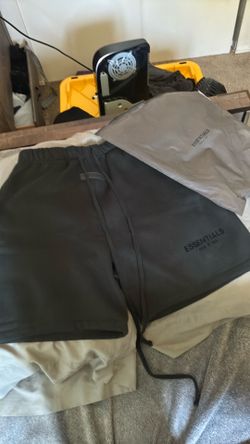 shorts Black ESSENTIALS shorts size medium