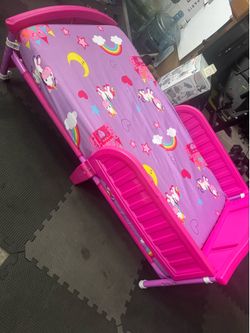 Girl toddler bed