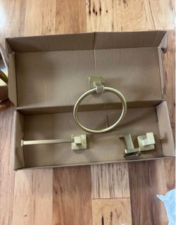 Brushed gold bath accessories set