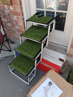 New Open Box 4-step Folding Pet Staircase with a metal frame and artificial turf treads