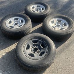 4 - 255/70r16 6x5.5 6x139.7 Chevy Silverado Stock Wheels Rims With Good 80% Treads Tires!!!