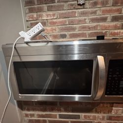 Microwave oven and range hood combination