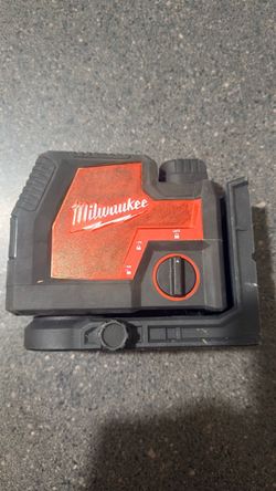 Milwaukee Cross Line Laser 100ft ( LIKE NEW)