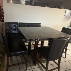 Dining Table And Chair Good Conditions 