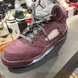 Jordan Retro 5 “ Burghabdi Metalic” Boys/ Youth Size 6.5