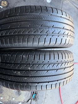 (2) 235/50R19 PAIR OF USED TIRES GOOD YEAR 80% LIFE !!!