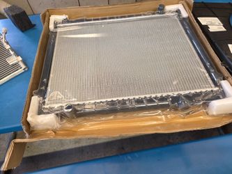 Toyota Tacoma 95-00 radiator, condenser, Fan Shroud