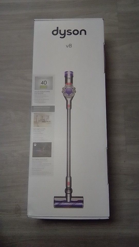 Dyson V8 Vacuum 