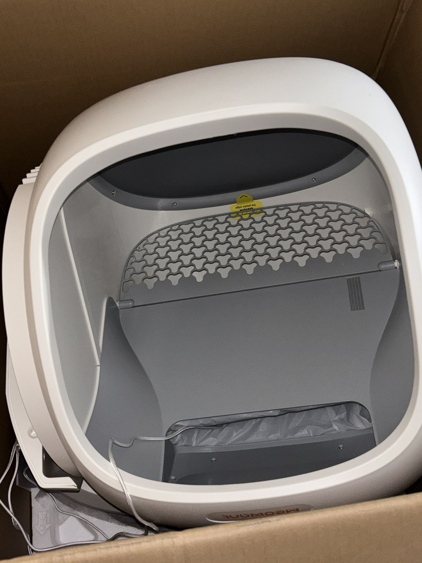 Self Cleaning Cat Litter Box UNUSED