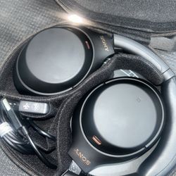 Sony XM4 Headphones 