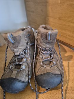 Women's Keen Boots Size 8