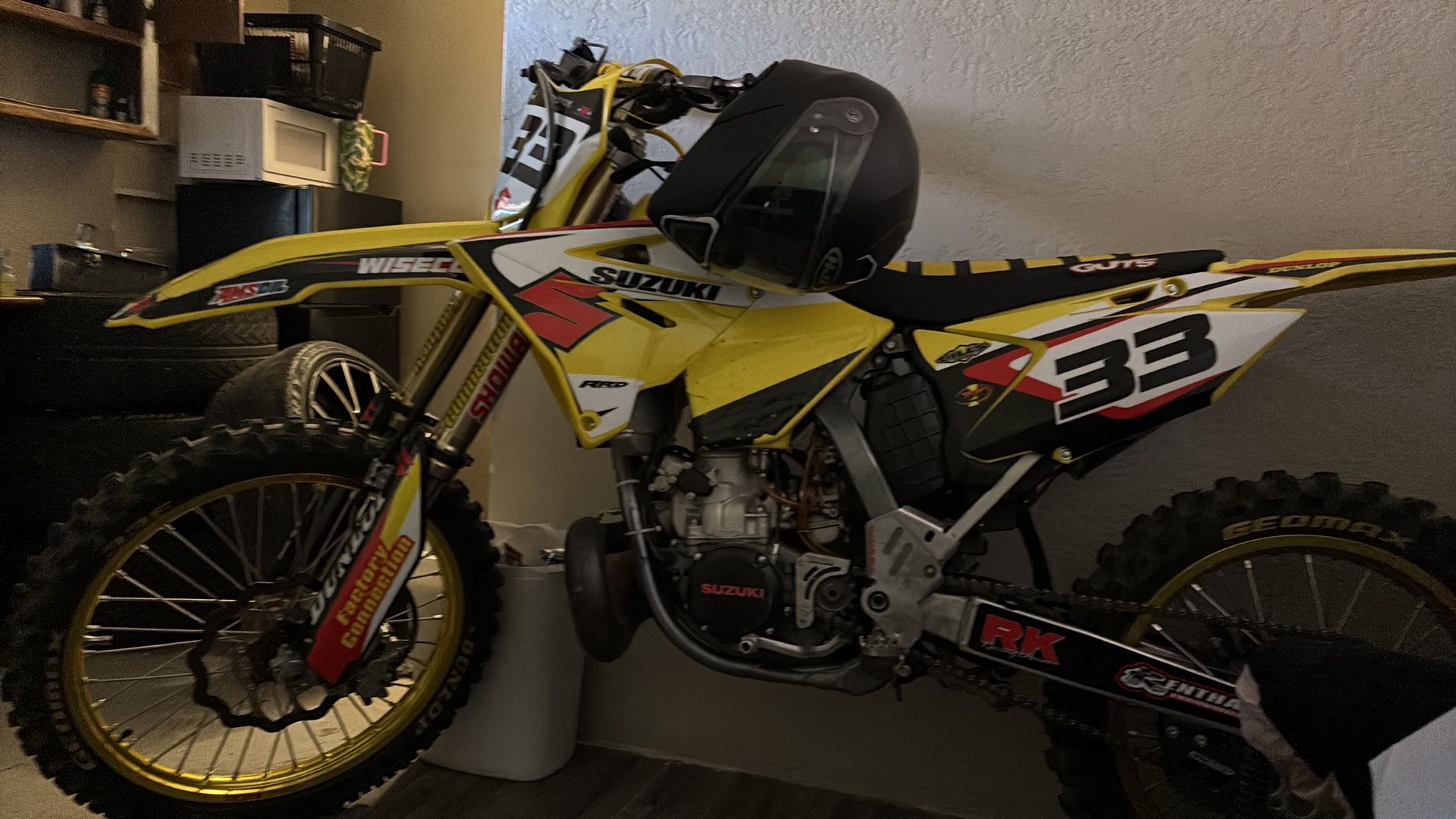 2008 Suzuki Has stars