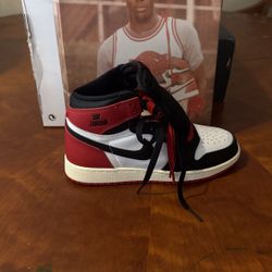 Nike Air Jordan 1 Retro High Og Size  4.5 Y