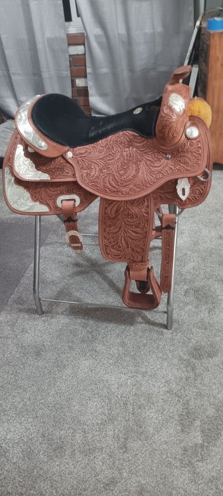 WESTERN SHOWMAN SADDLE