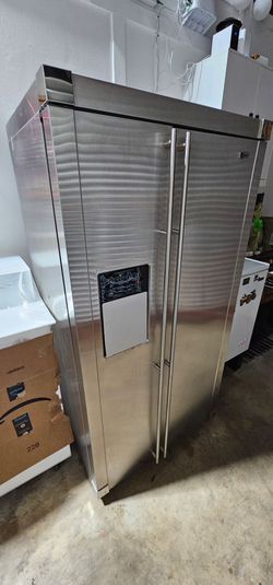 GE MONOGRAM (Special Edition) Real Stainless Steel Refrigerator (Coolant Defective)