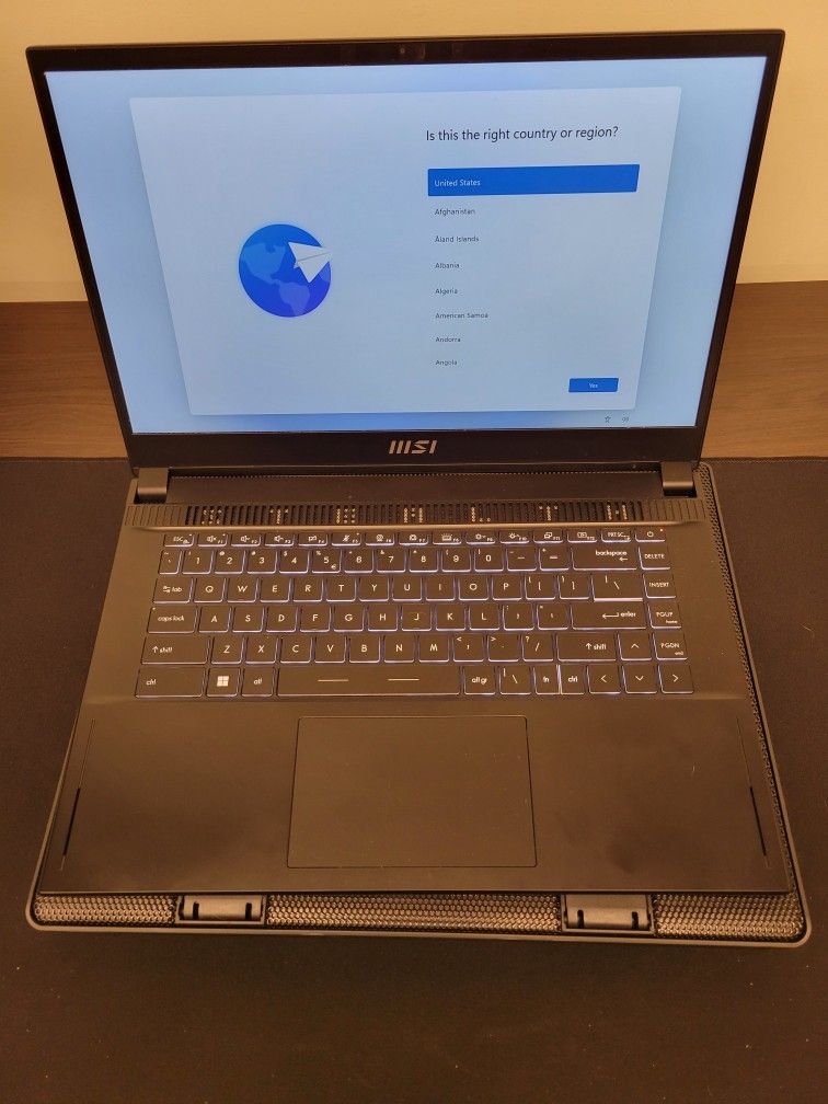 MSI Stealth 15 5.6 in. Intel Core i7 2.4GHz 16GB RAM 1TB SSD Gaming Laptop