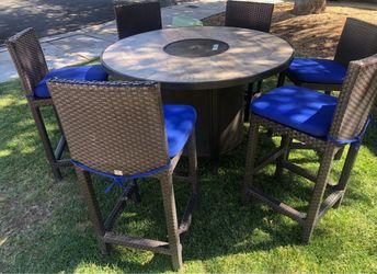 Outdoor Furniture (READ DESCRIPTION)