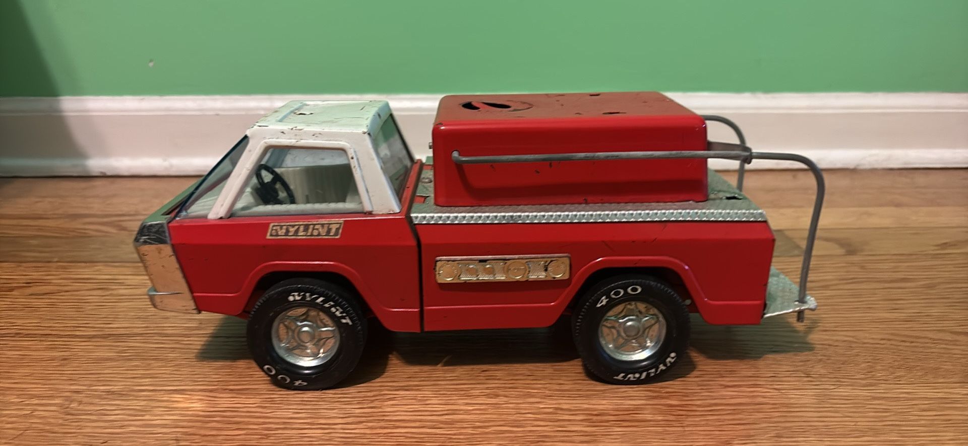 Vintage 1970’s Nylint 400 Suburban Fire Pumper Truck Pressed Steel Toy