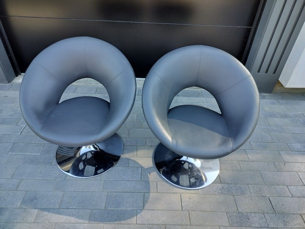Modern Style Swivel Chair