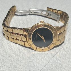 Vintage GUCCI Ladies Watch 3300.2 L 18K Gold Plated Black Dial Face Running